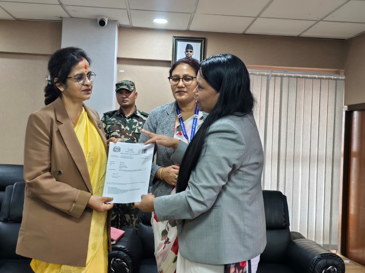 Industry minister inspecting Company Registrar Office